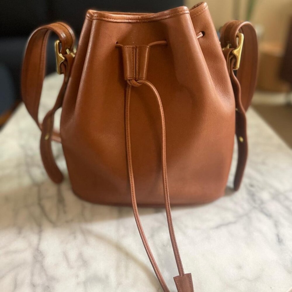 Vintage Coach British tan large drawstring shoulder duffle 9952